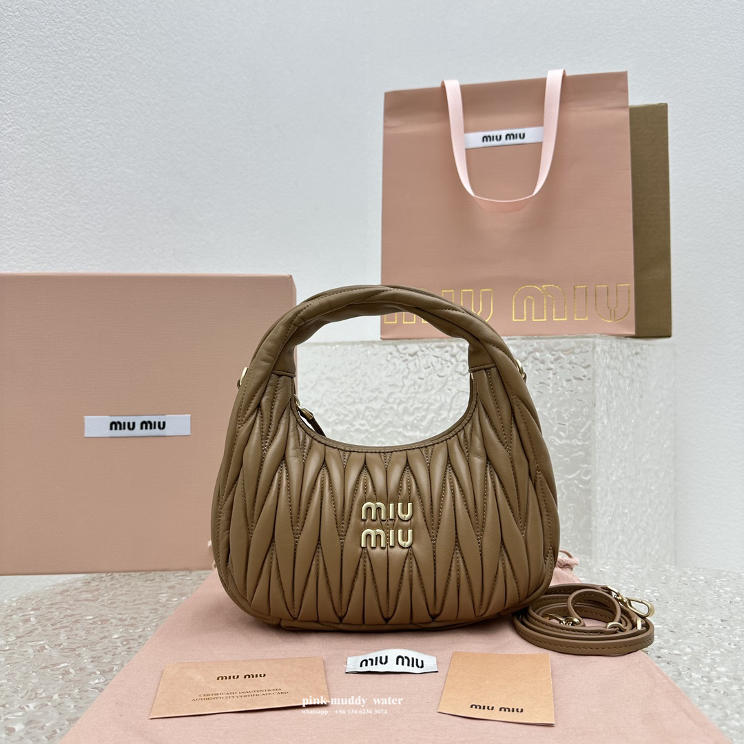 Wander Matelassé innovative monthly bag