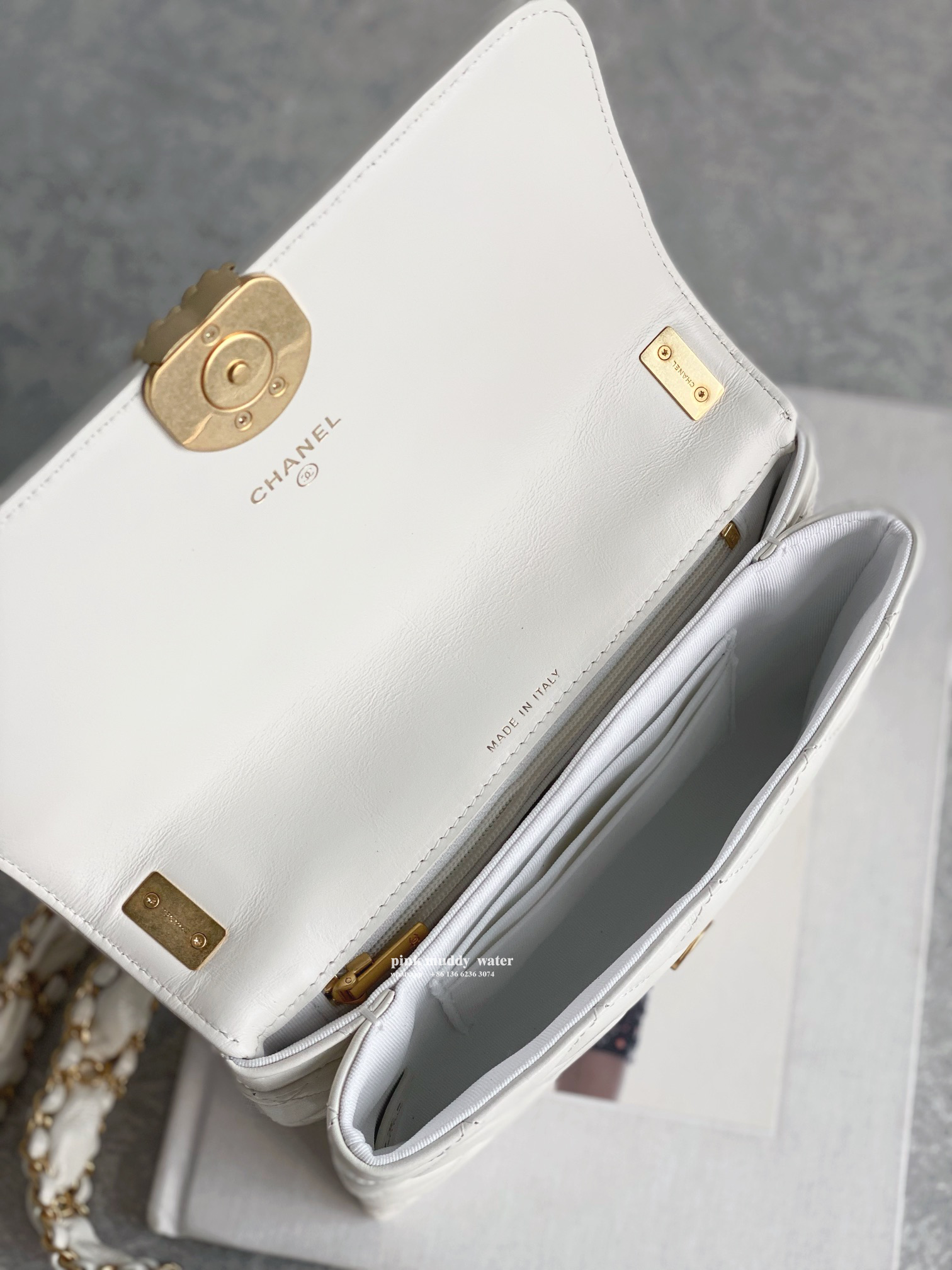 CHANEL 23K 19 Hobo Tofu Bag