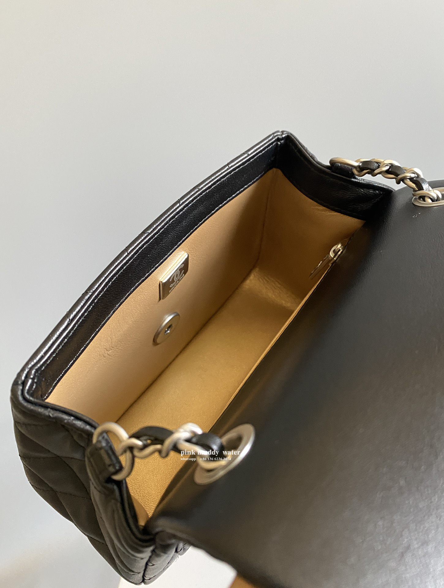 CHANEL 23K Crossbody Bag