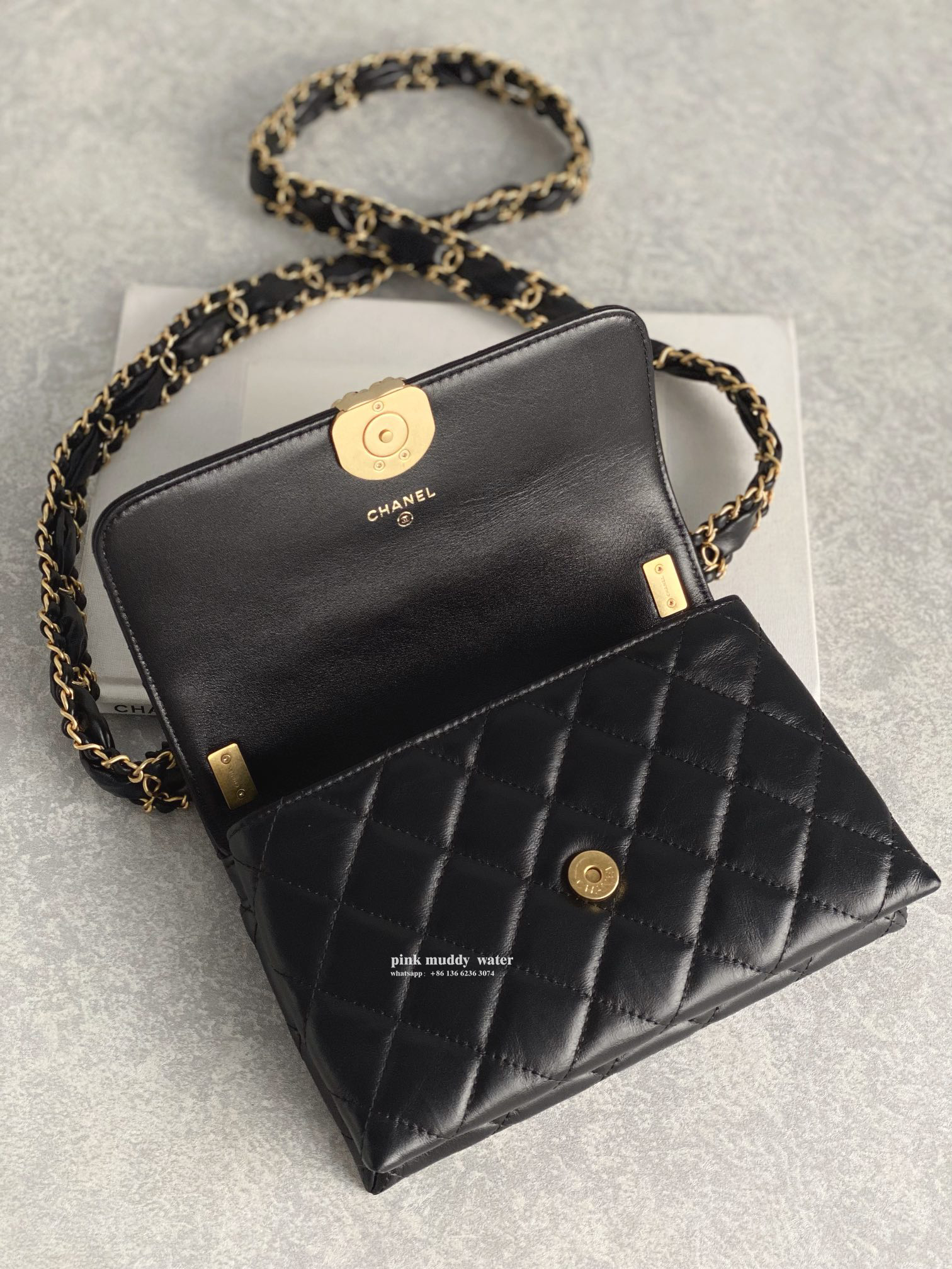 CHANEL 23K 19 Hobo Tofu Bag
