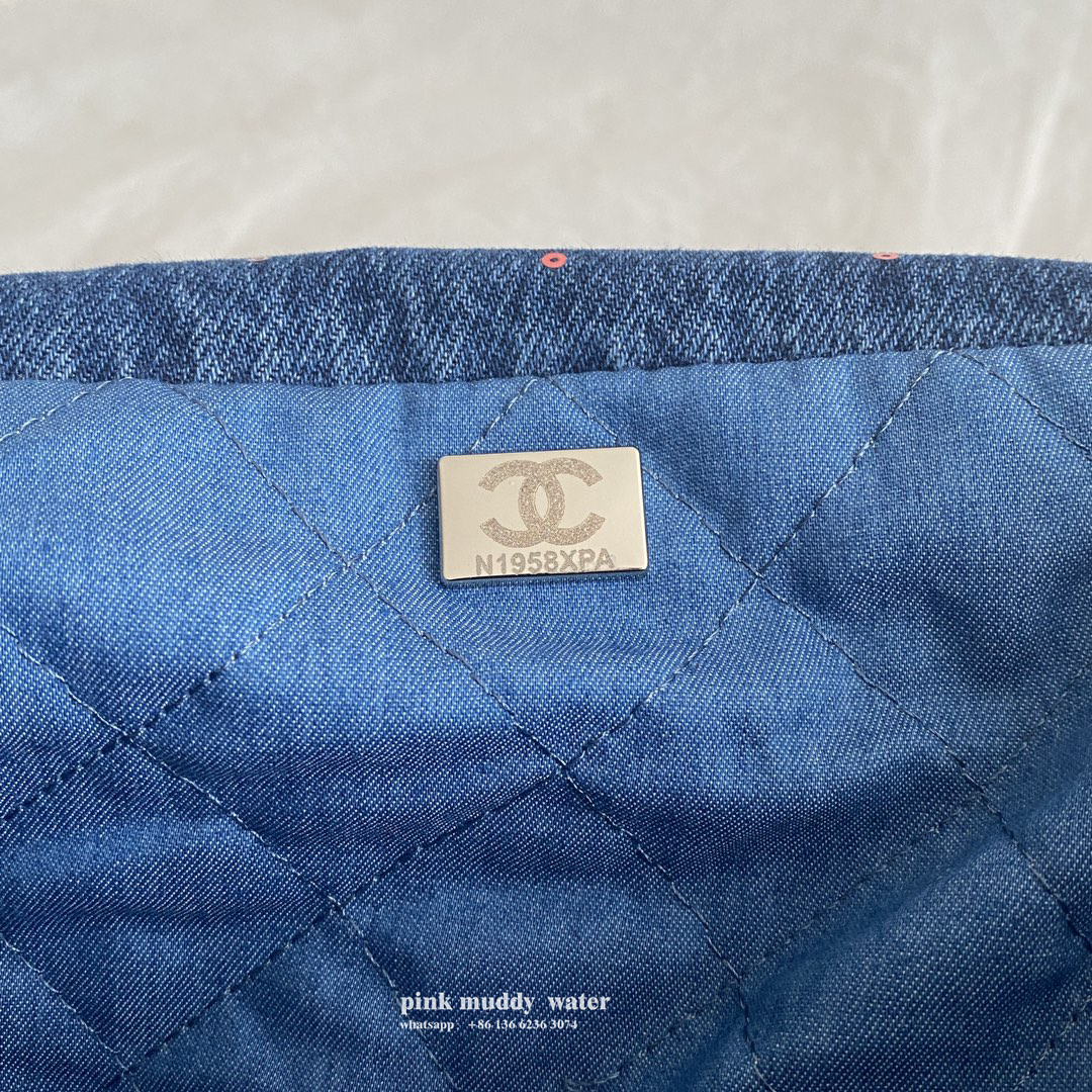 CHANEL 23A 22 Bag