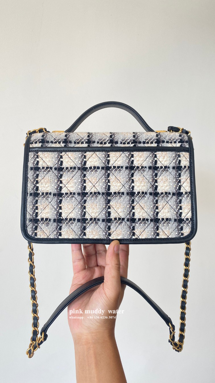 CHANEL 22K Messenger Bag