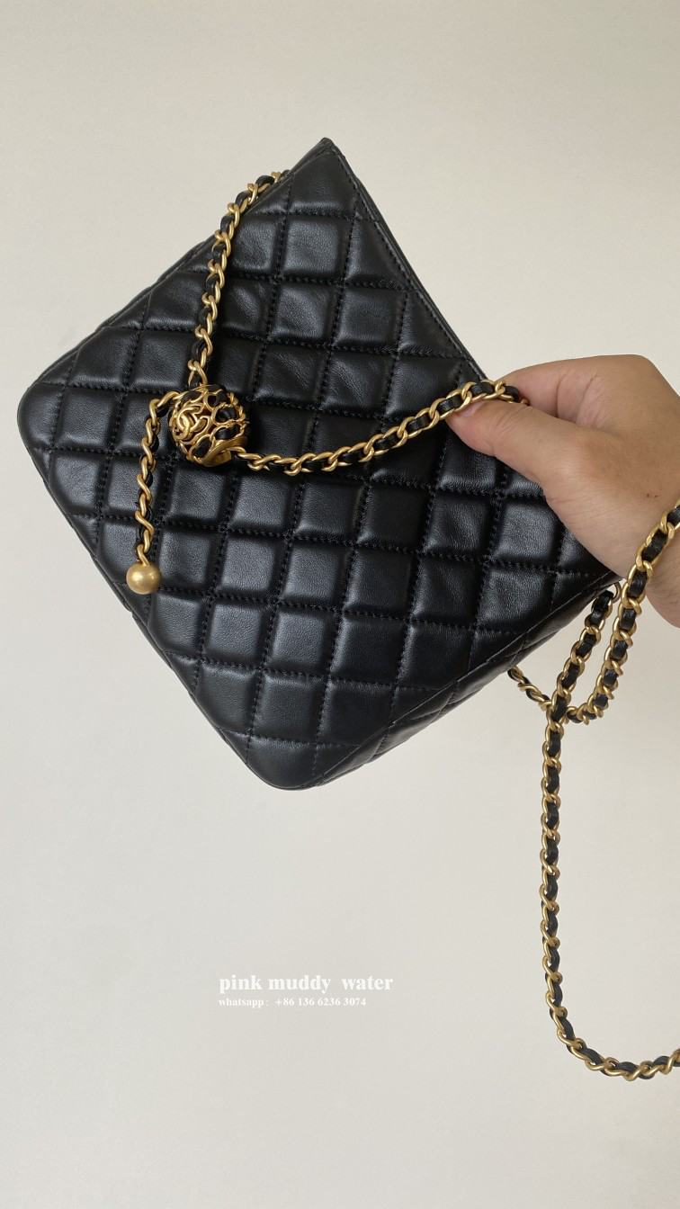 CHANEL Chain Tote