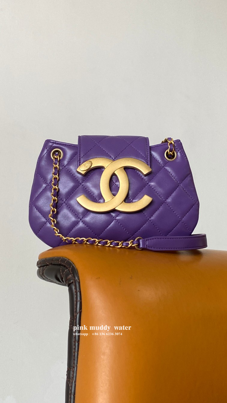 CHANEL 24C Messenger Bag