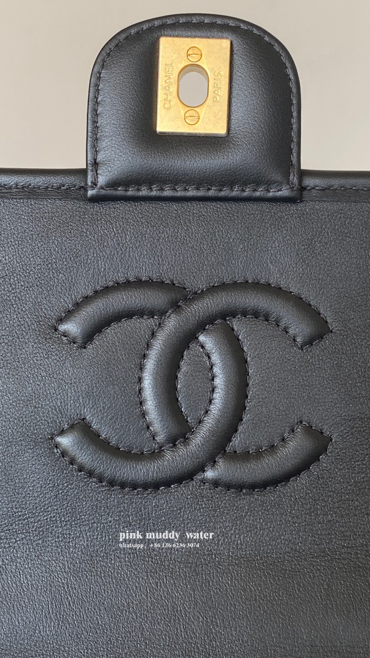 CHANEL 22K Messenger Bag