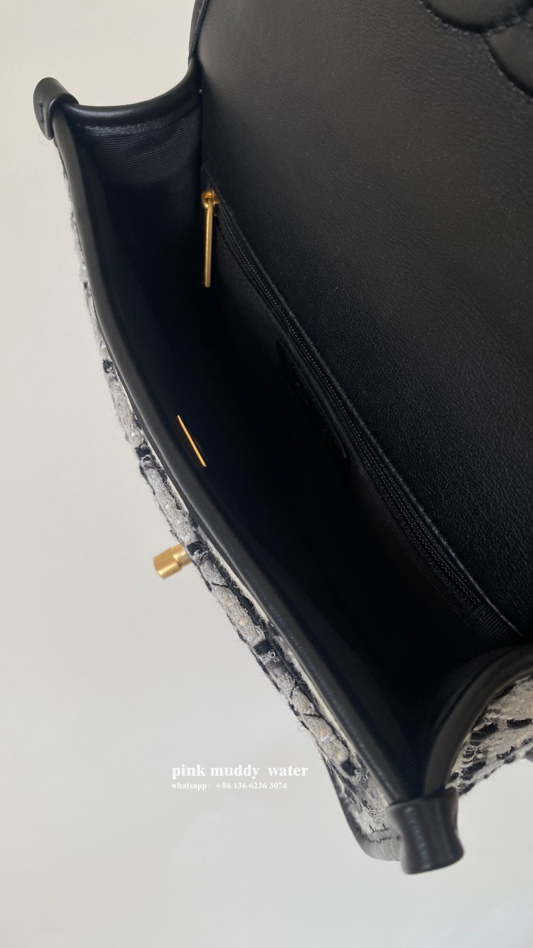 CHANEL 22K Messenger Bag