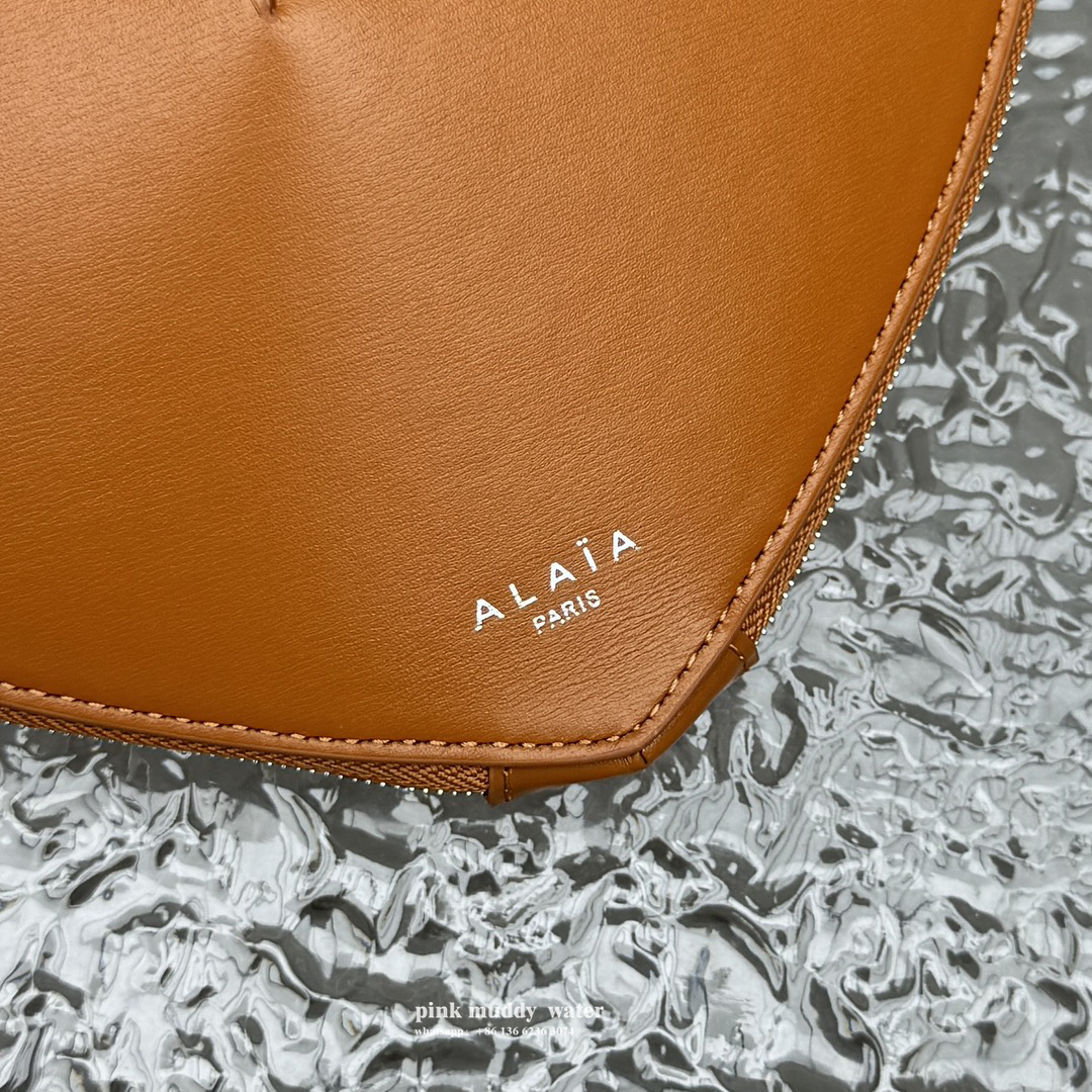 Alaia bag