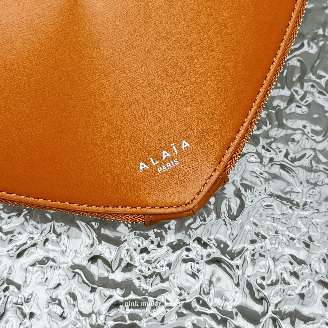 Alaia bag
