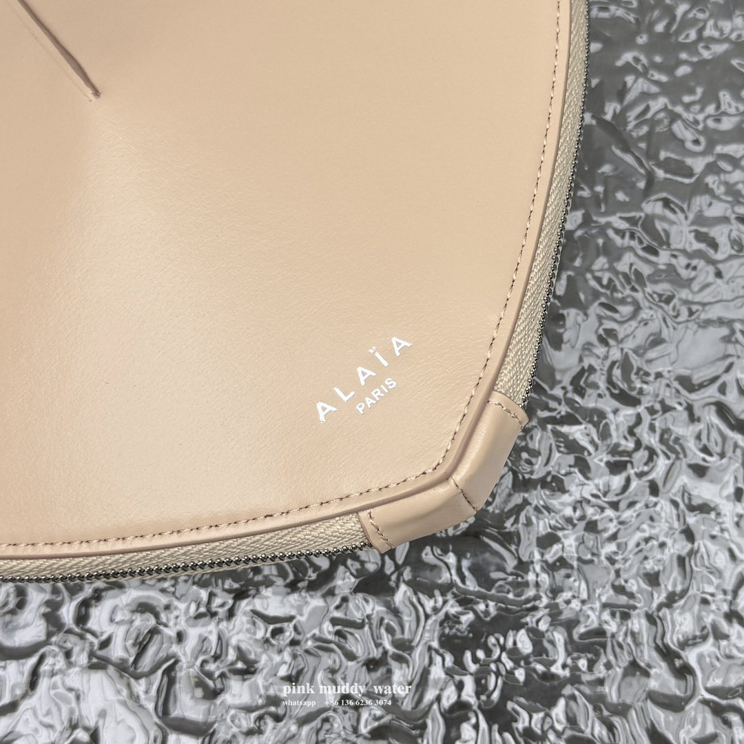Alaia bag