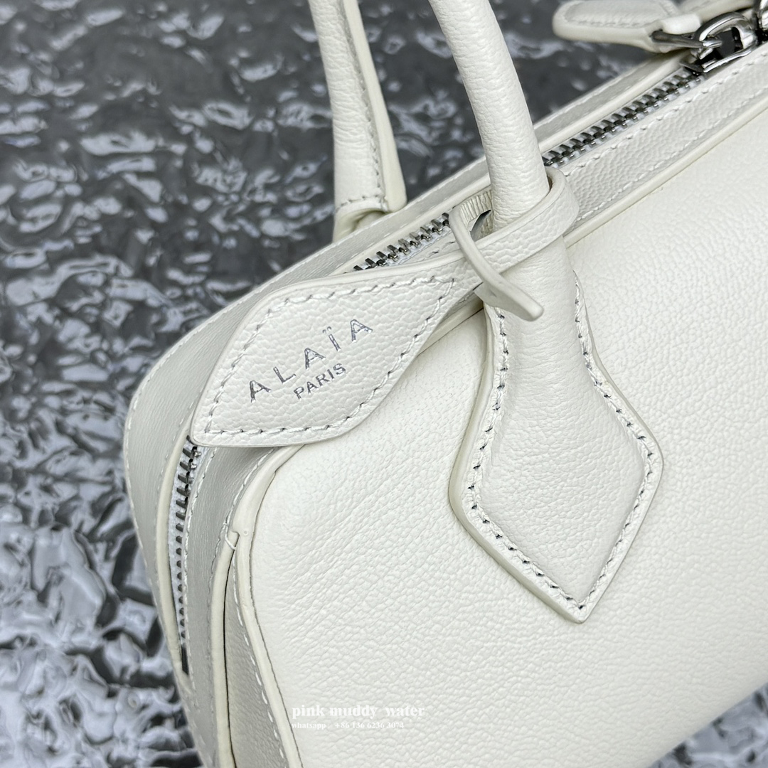 Alaia bag