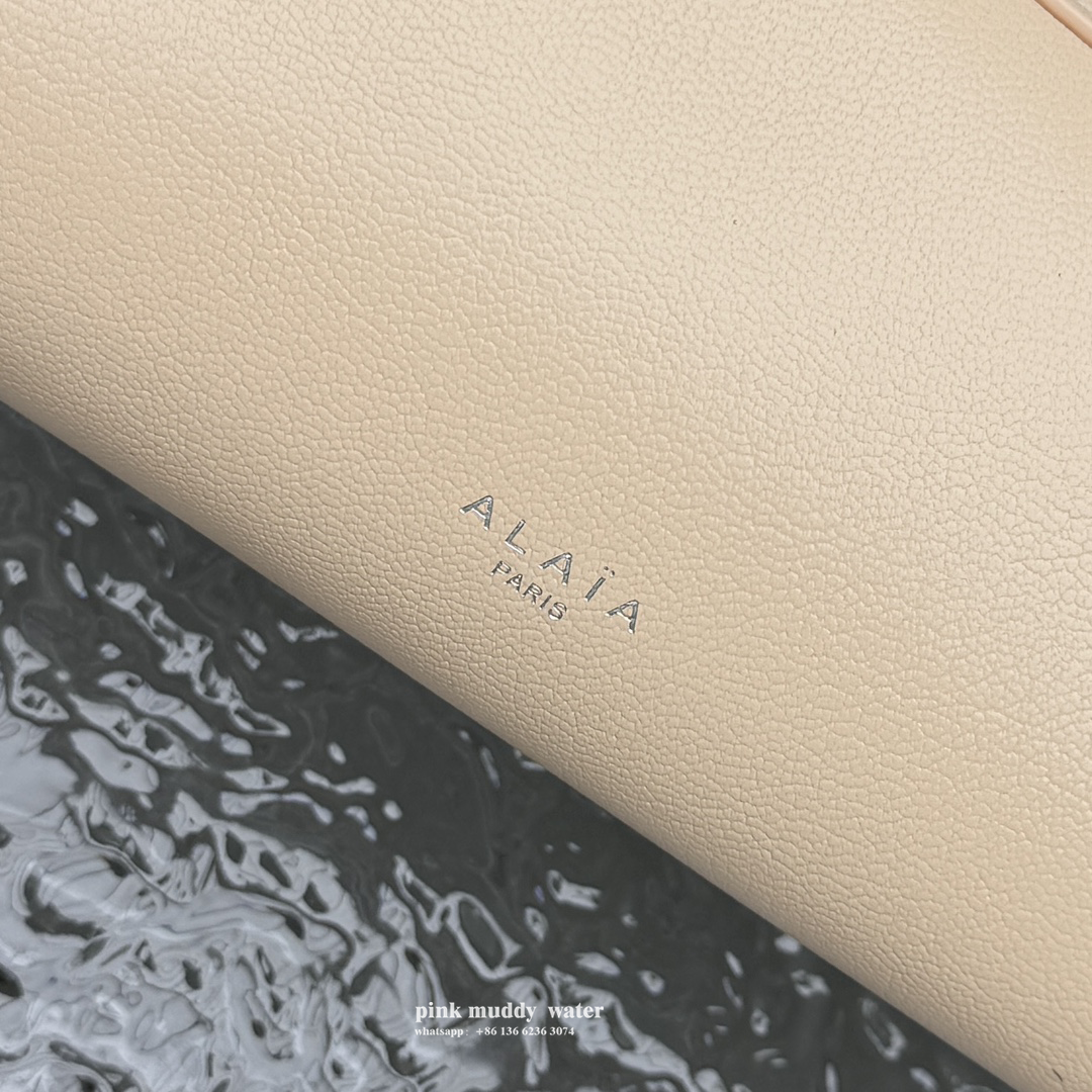 Alaia bag