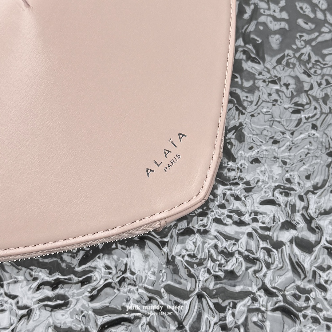 Alaia bag