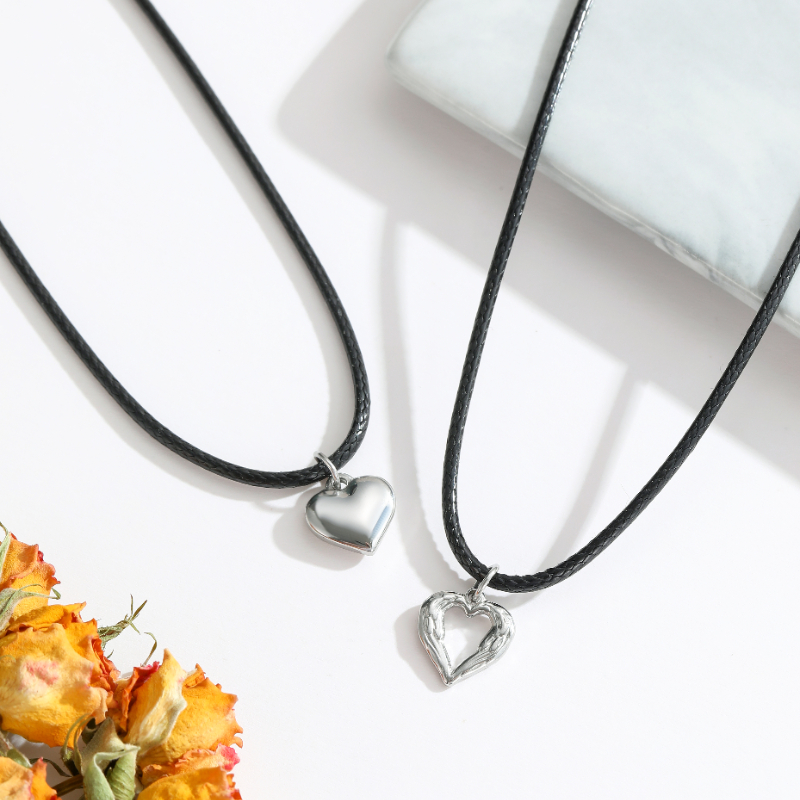 ECGIFT NE013 Personalized 3D Solid Minimalist Heart Necklace With Engraved Letter Hollow Love Heart Necklace Valentine's Day Birthday's Gift For Lover Couple