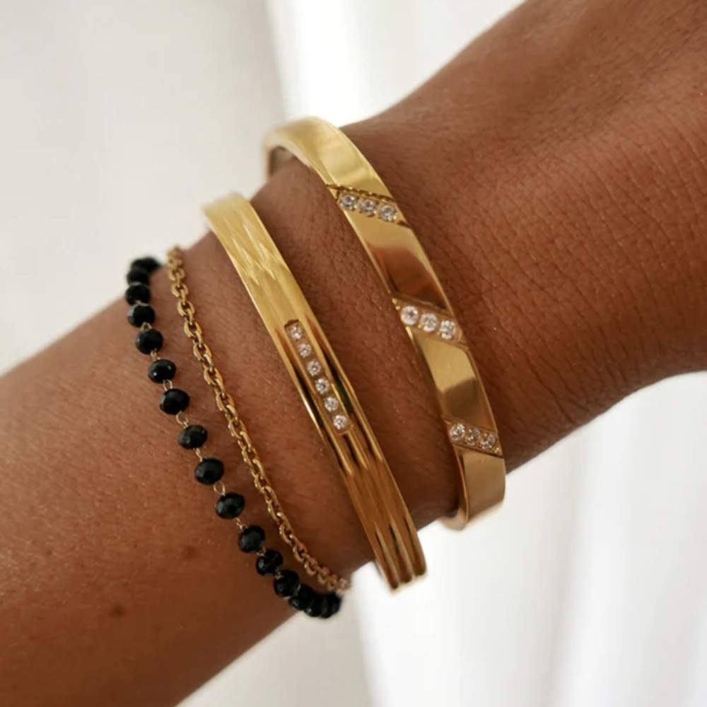 minimalist diamond cuff