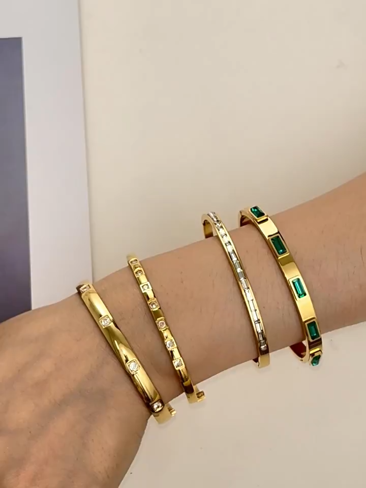 minimalist diamond cuff