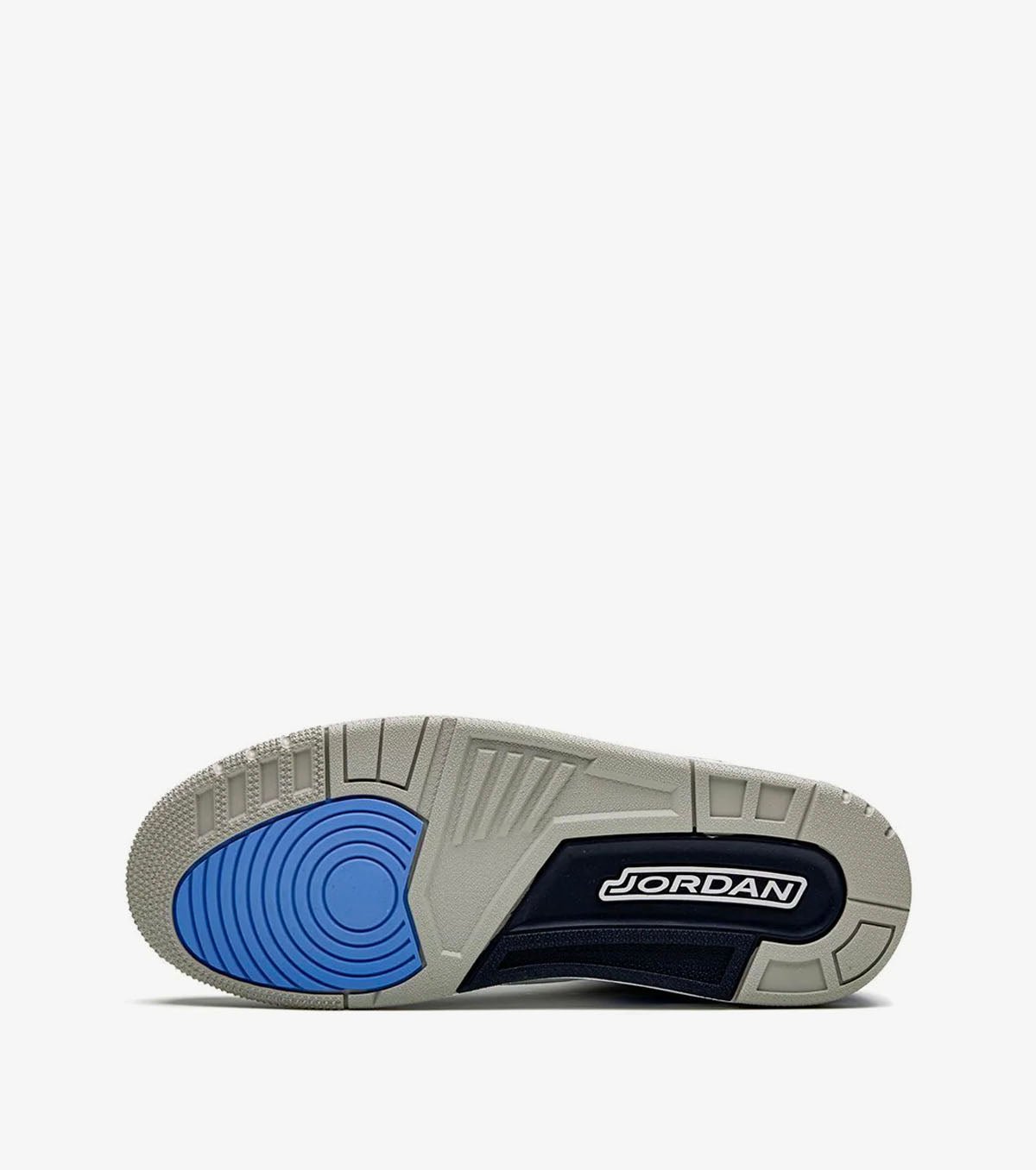 Air Jordan 3 Retro unc