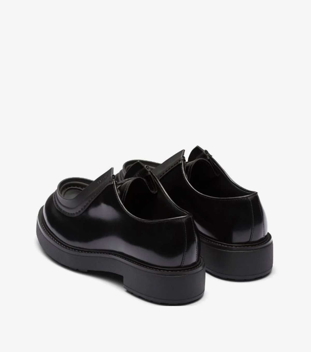 Opaque leather shoes