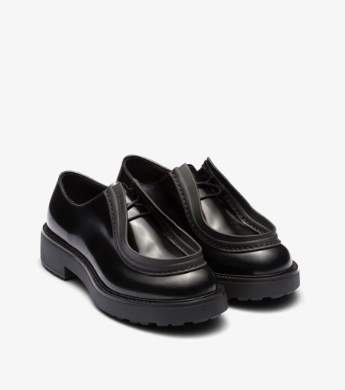 Opaque leather shoes