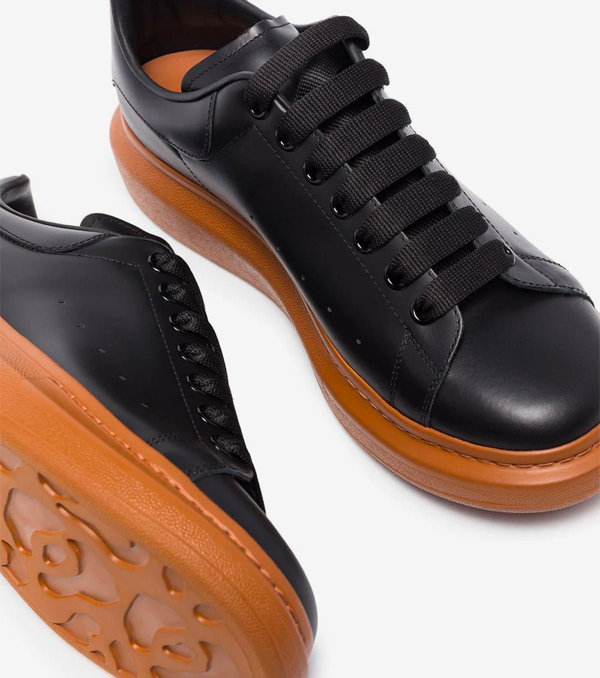 Oversized Contrast-Sole