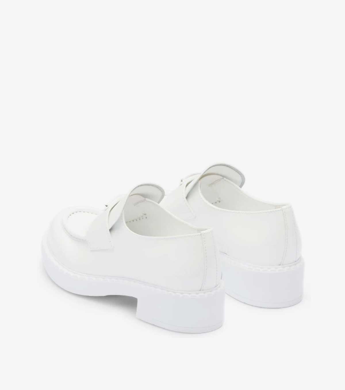 triangle logo-plaque loafers