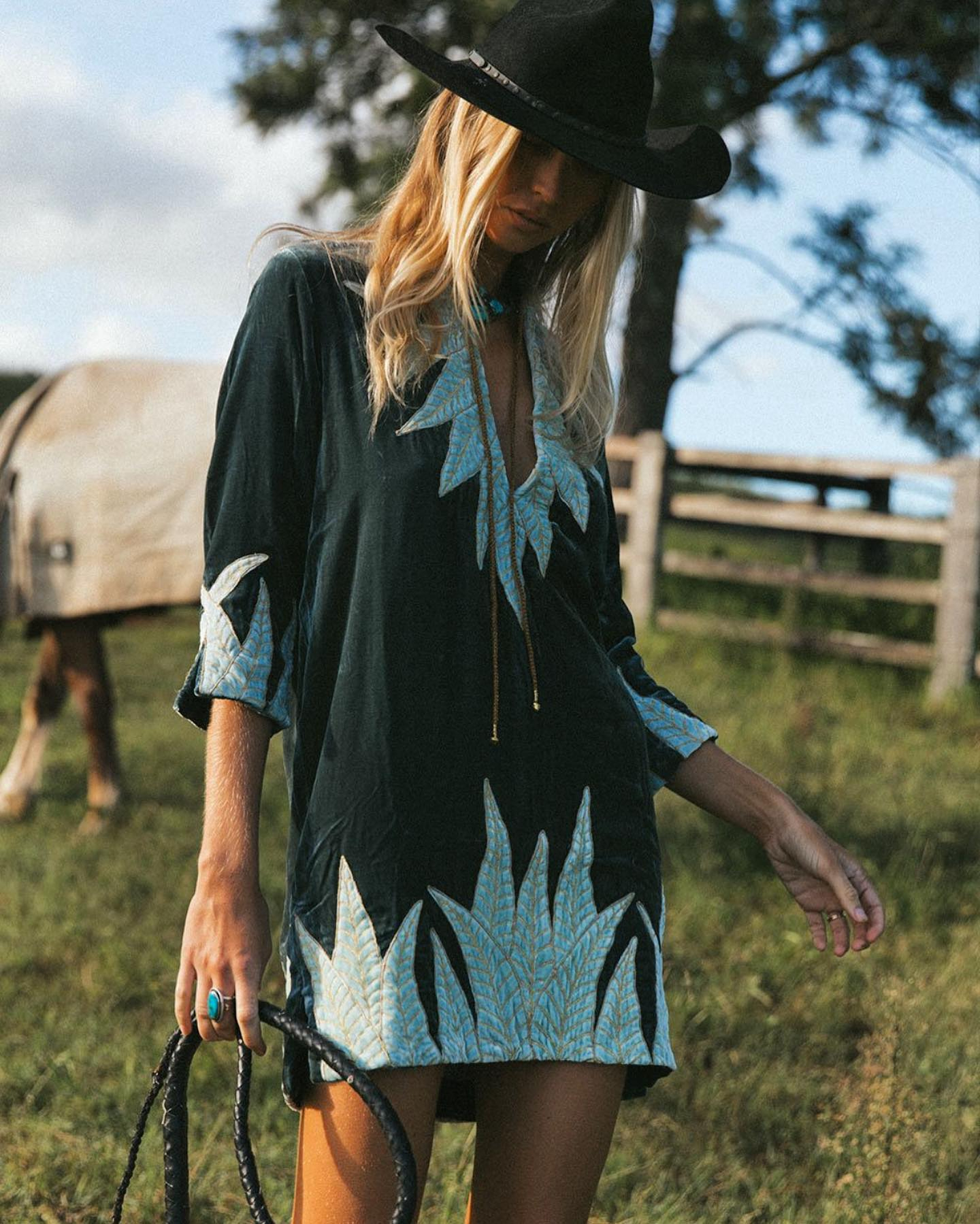 V-neck velvet straight dress