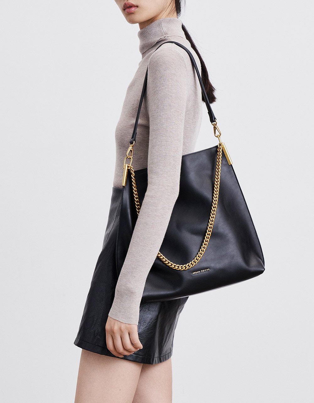 Minimalistic Turtle Neck Fitted Knit Top