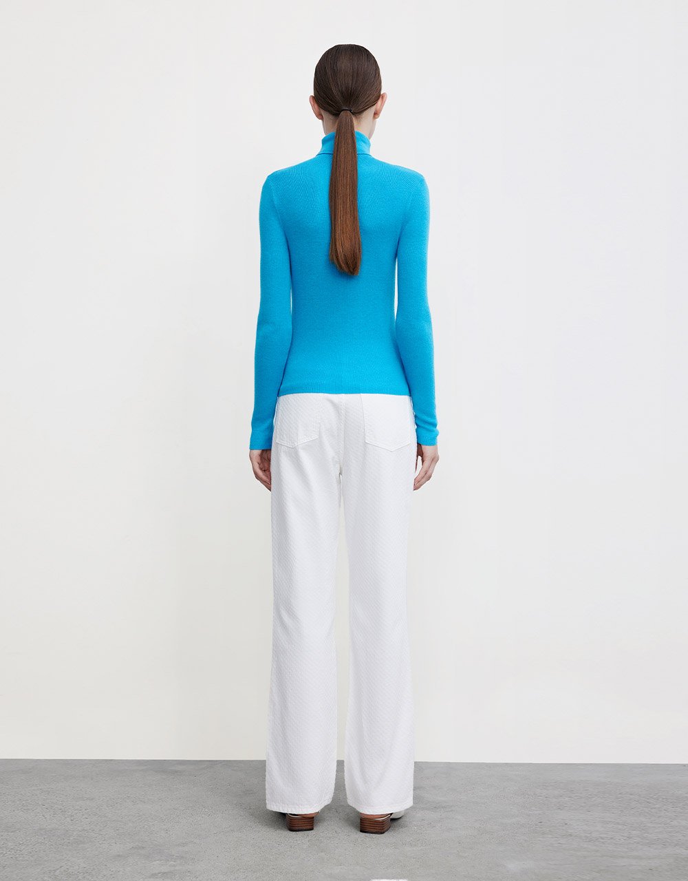 Minimalistic Turtle Neck Fitted Knit Top