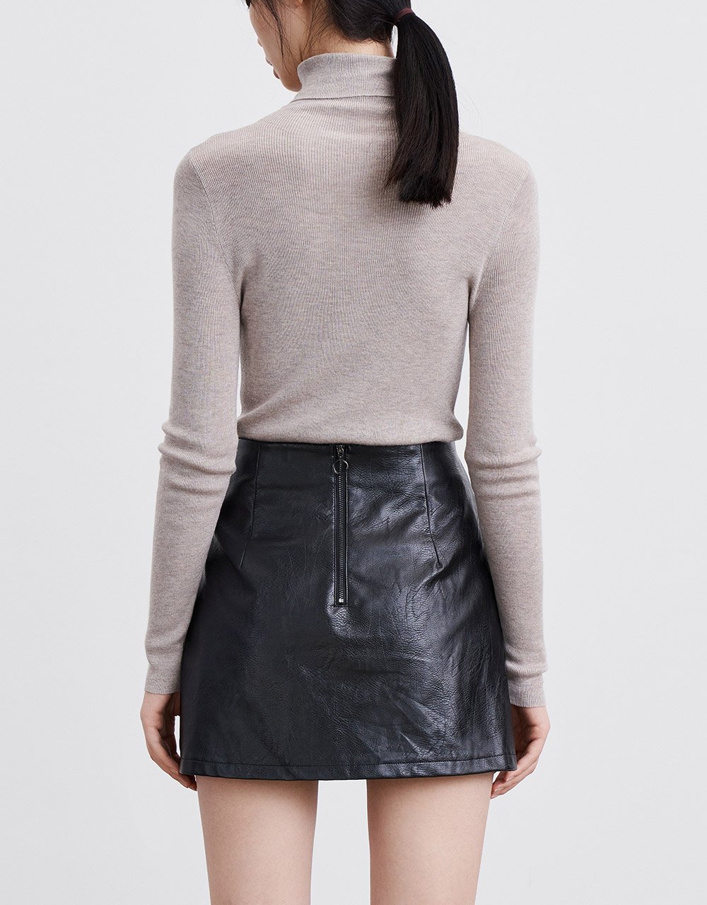 Minimalistic Turtle Neck Fitted Knit Top