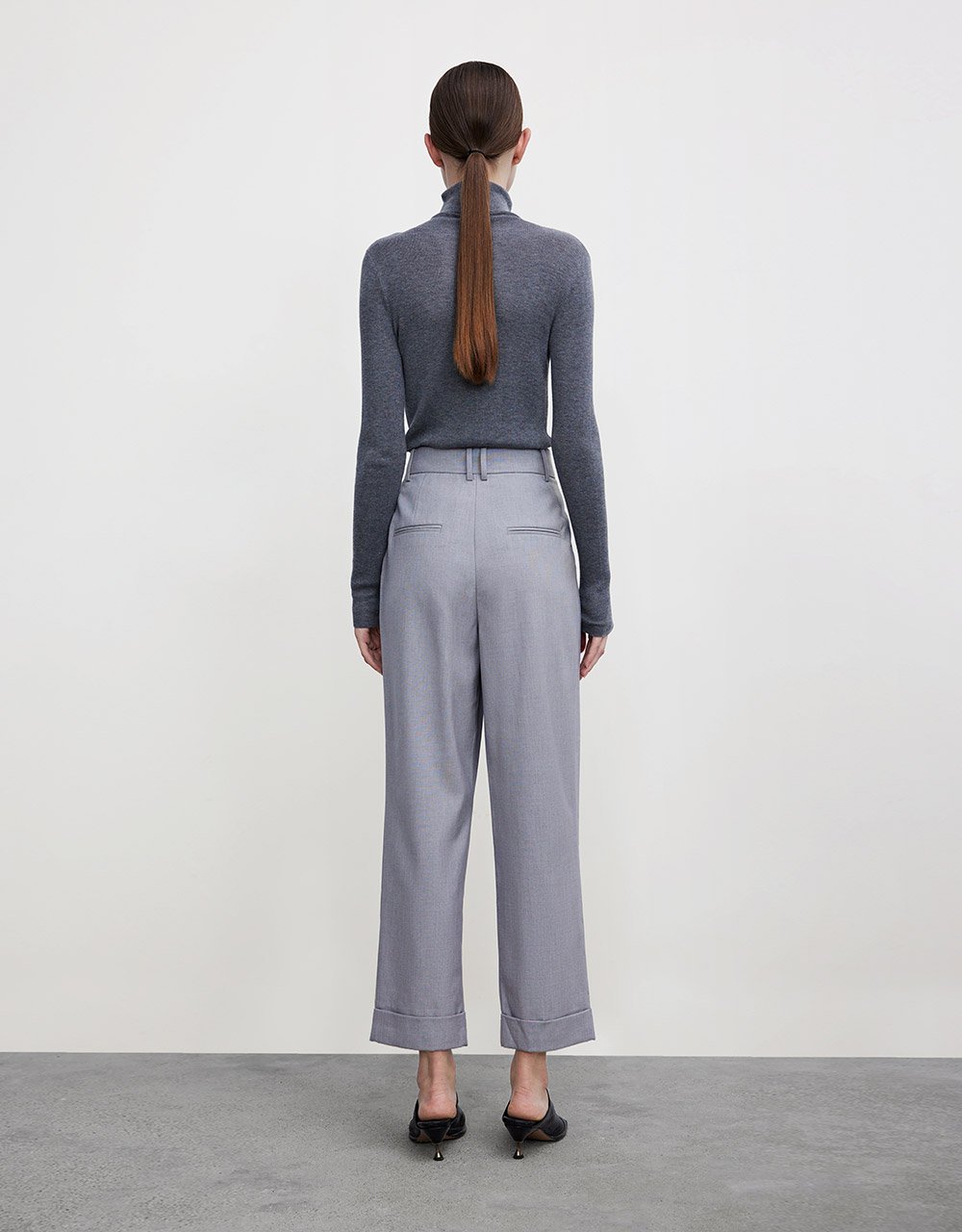 Minimalistic Turtle Neck Fitted Knit Top