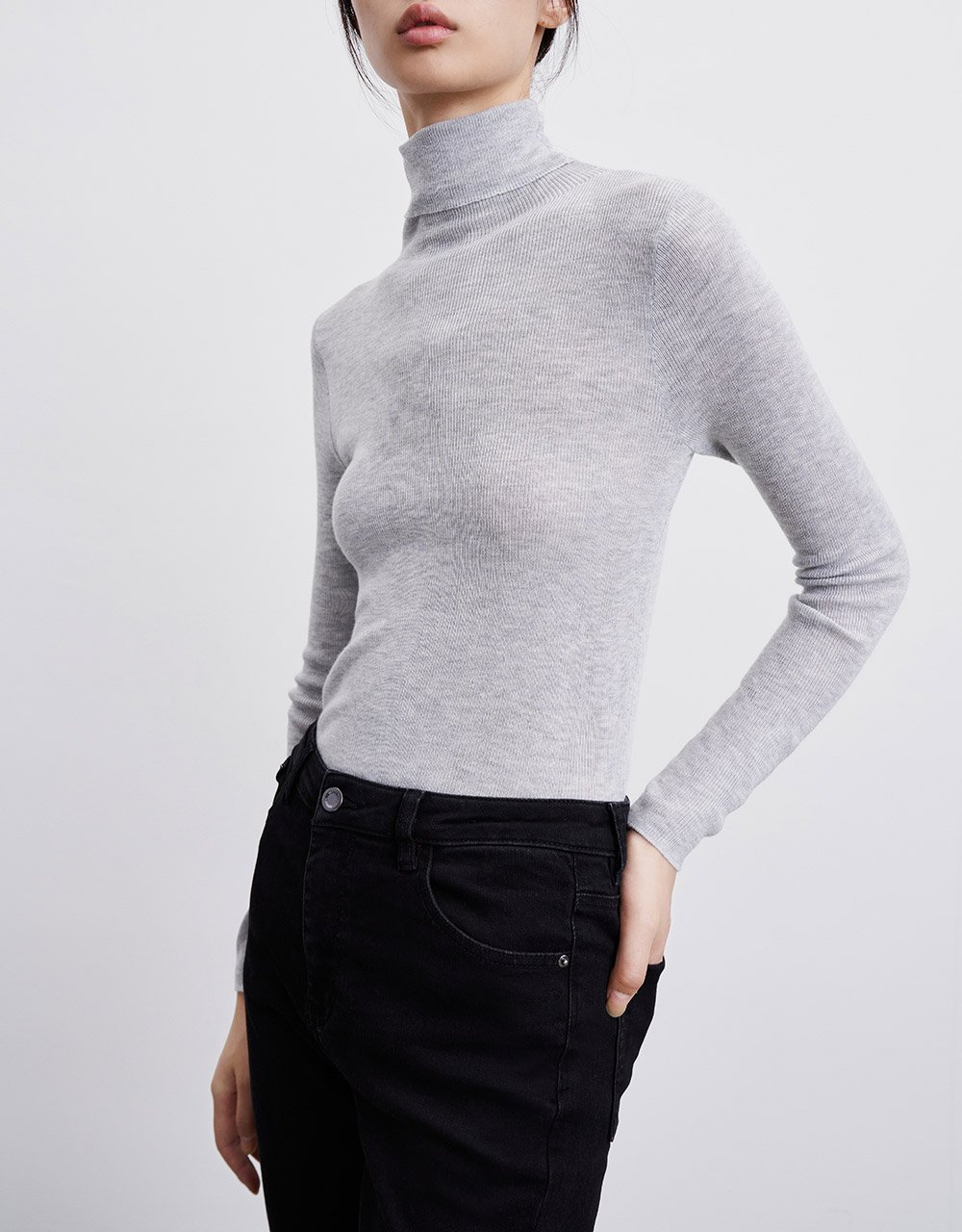 Minimalistic Turtle Neck Fitted Knit Top