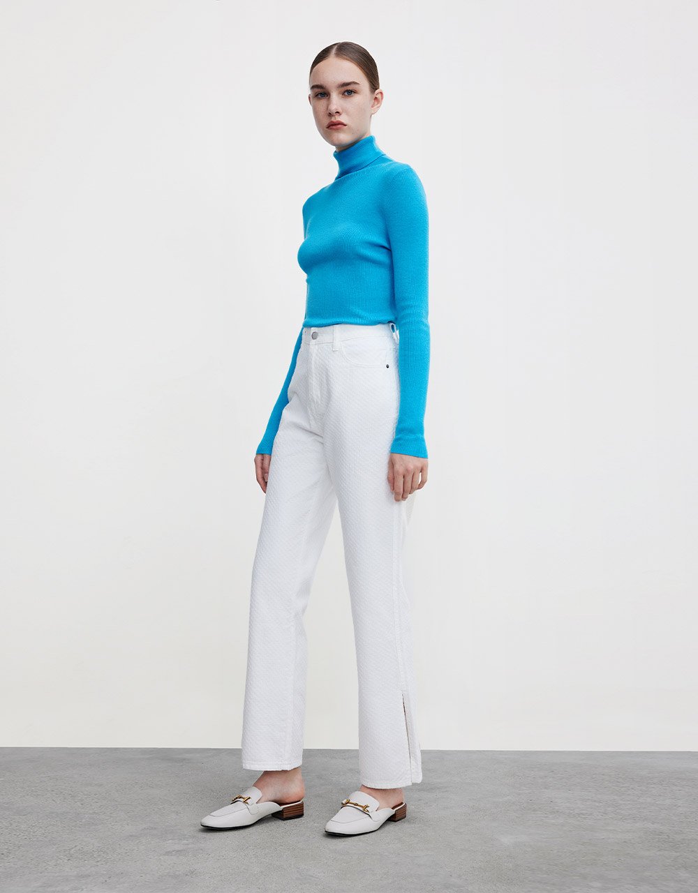 Minimalistic Turtle Neck Fitted Knit Top