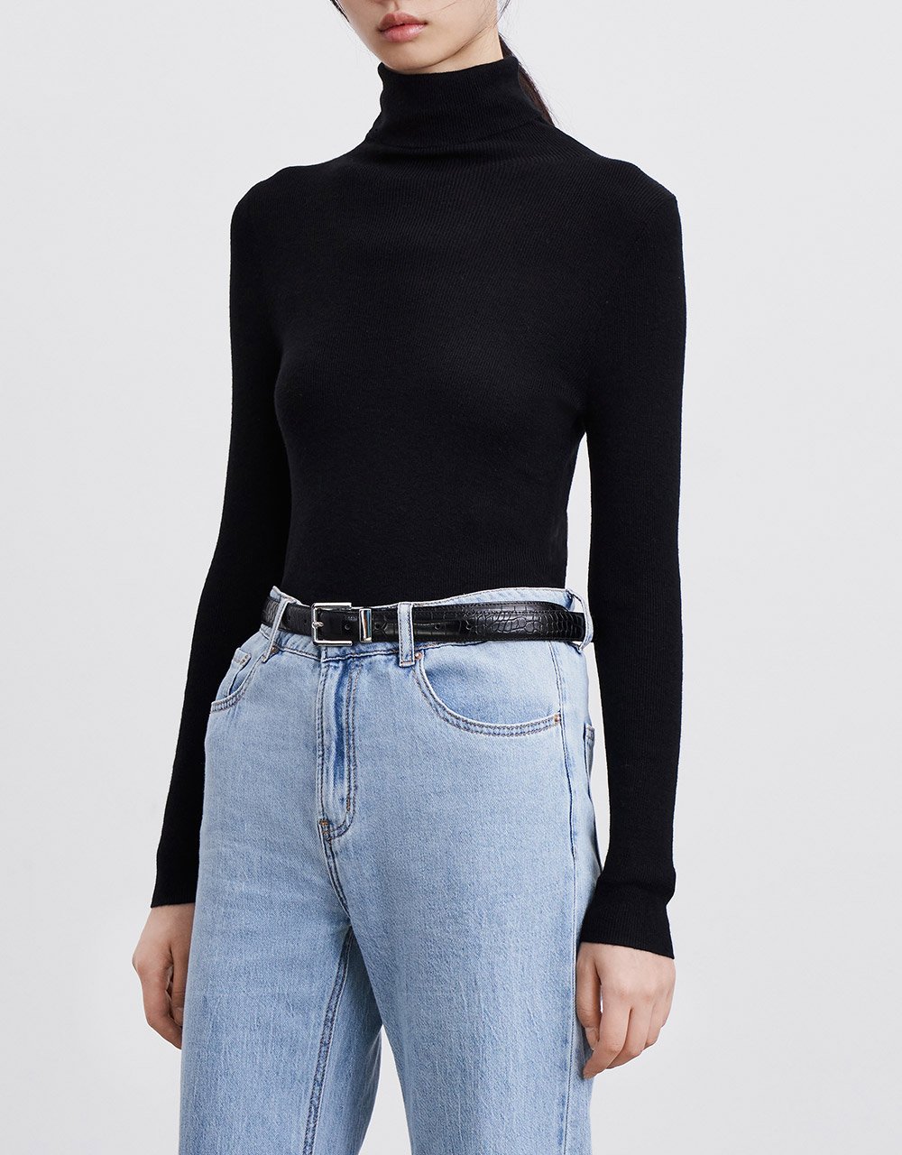 Minimalistic Turtle Neck Fitted Knit Top