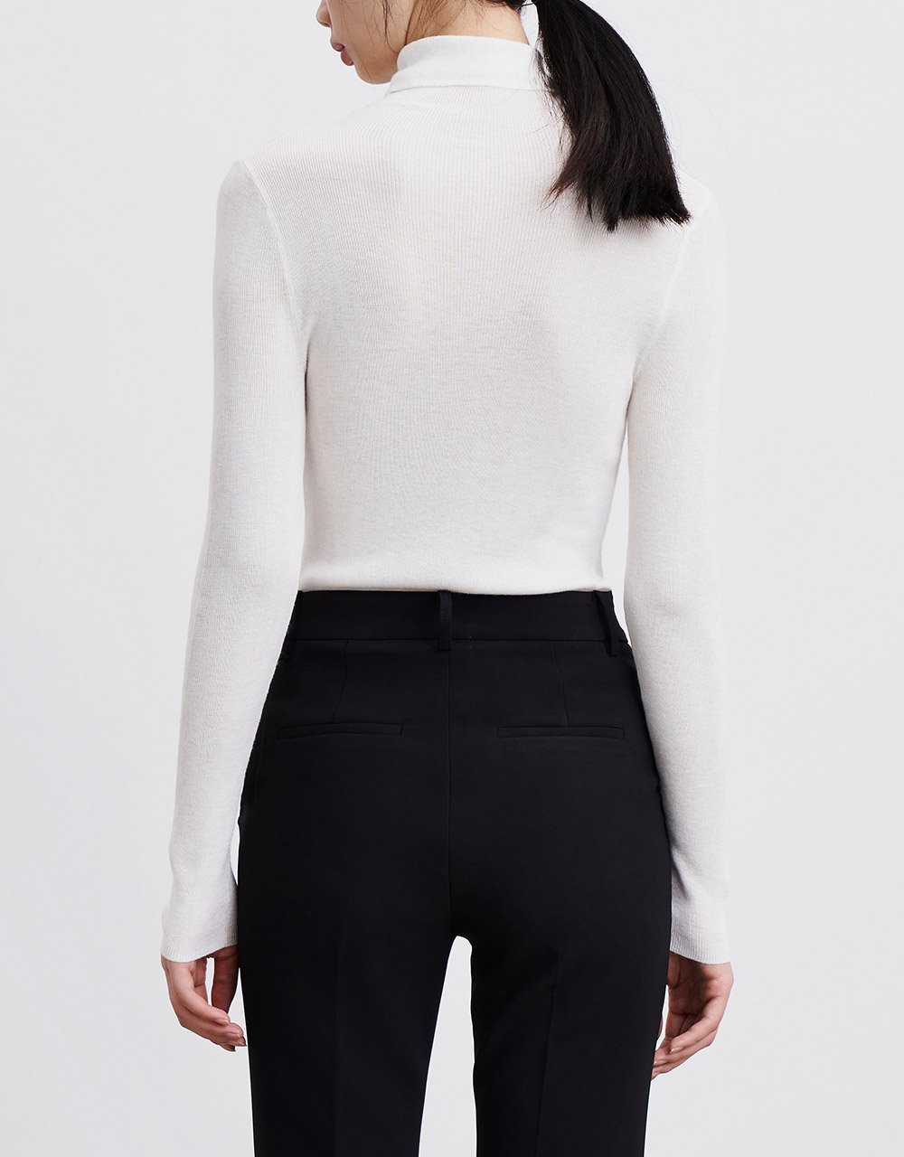 Minimalistic Turtle Neck Fitted Knit Top