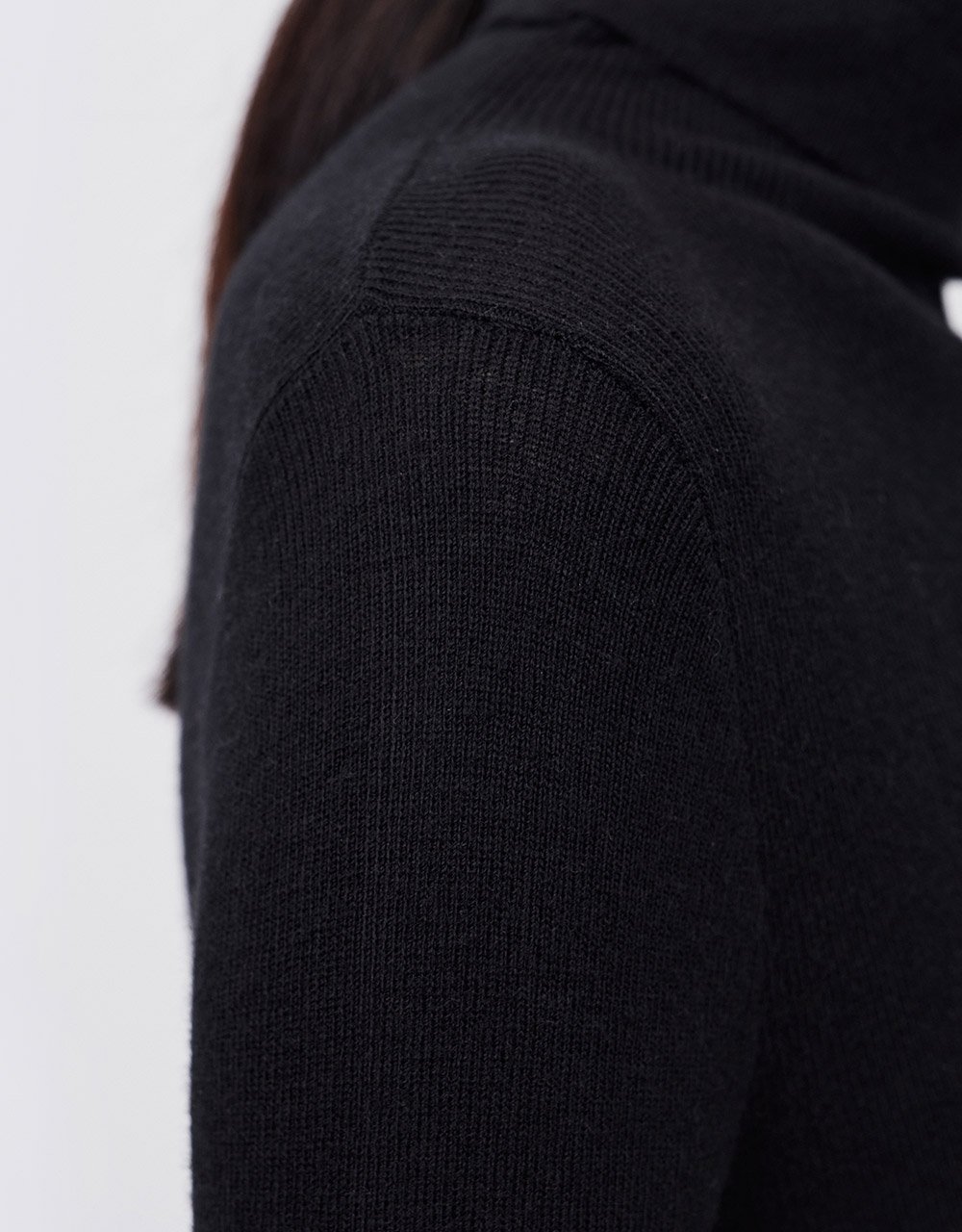 Minimalistic Turtle Neck Fitted Knit Top