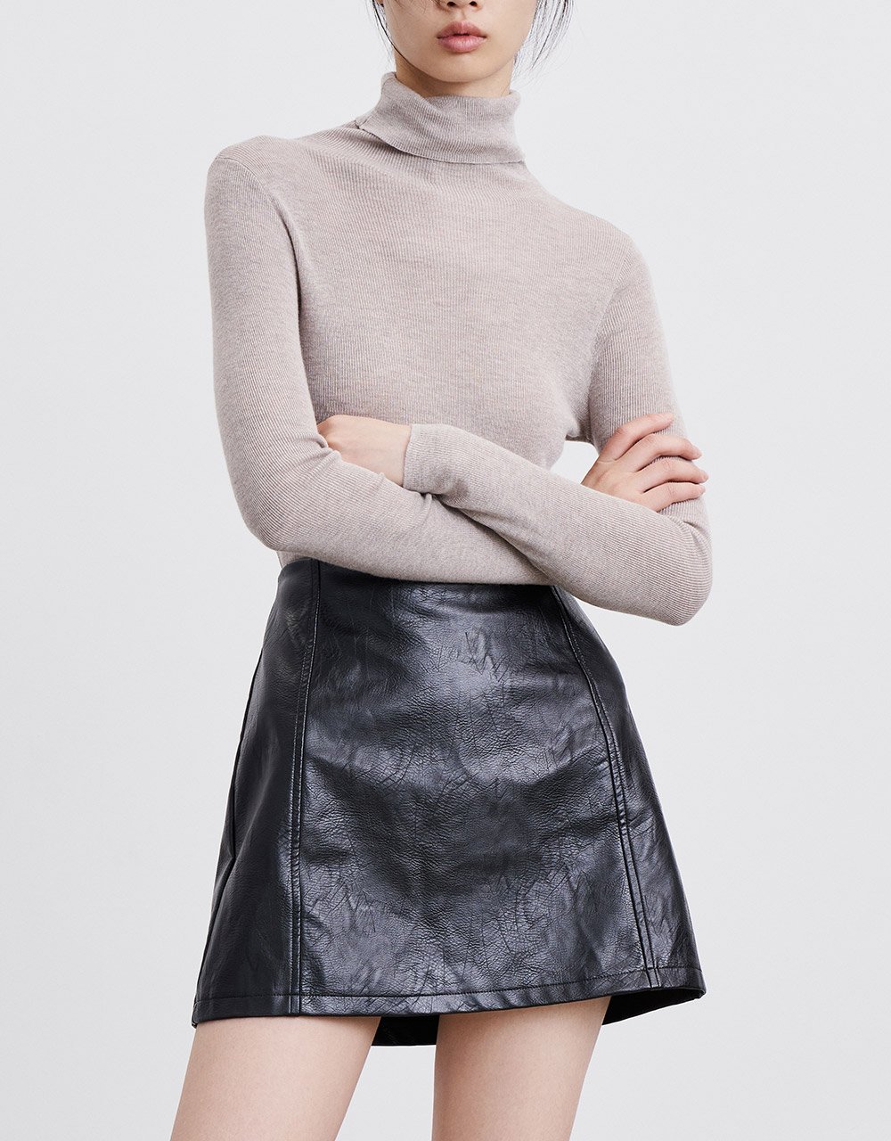 Minimalistic Turtle Neck Fitted Knit Top