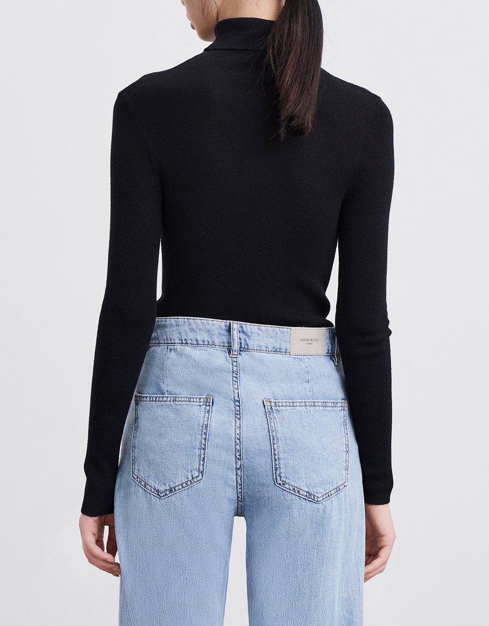 Minimalistic Turtle Neck Fitted Knit Top
