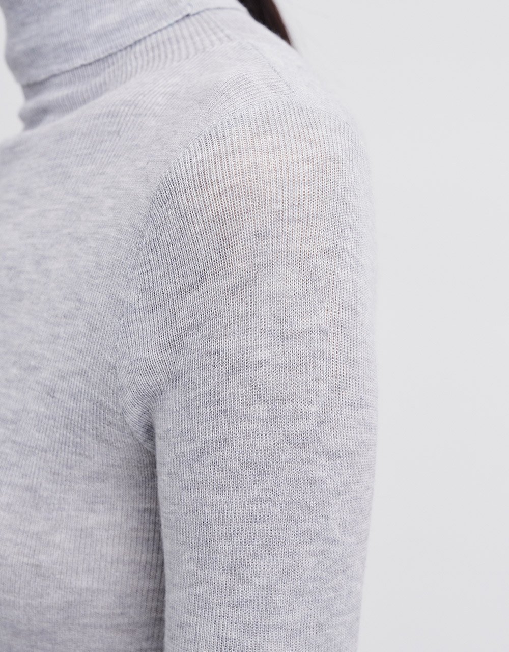 Minimalistic Turtle Neck Fitted Knit Top