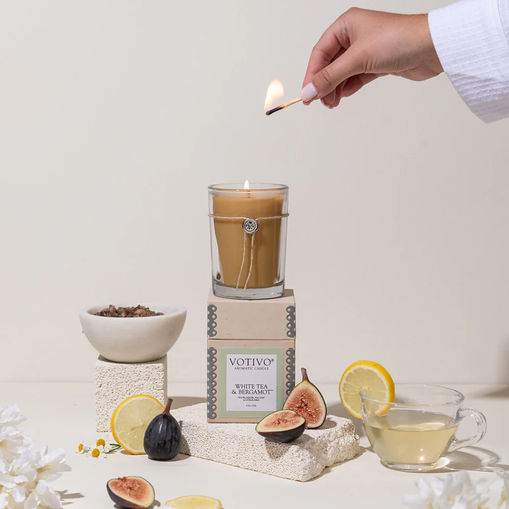 White Tea & Bergamot 6.8 oz Aromatic Candle