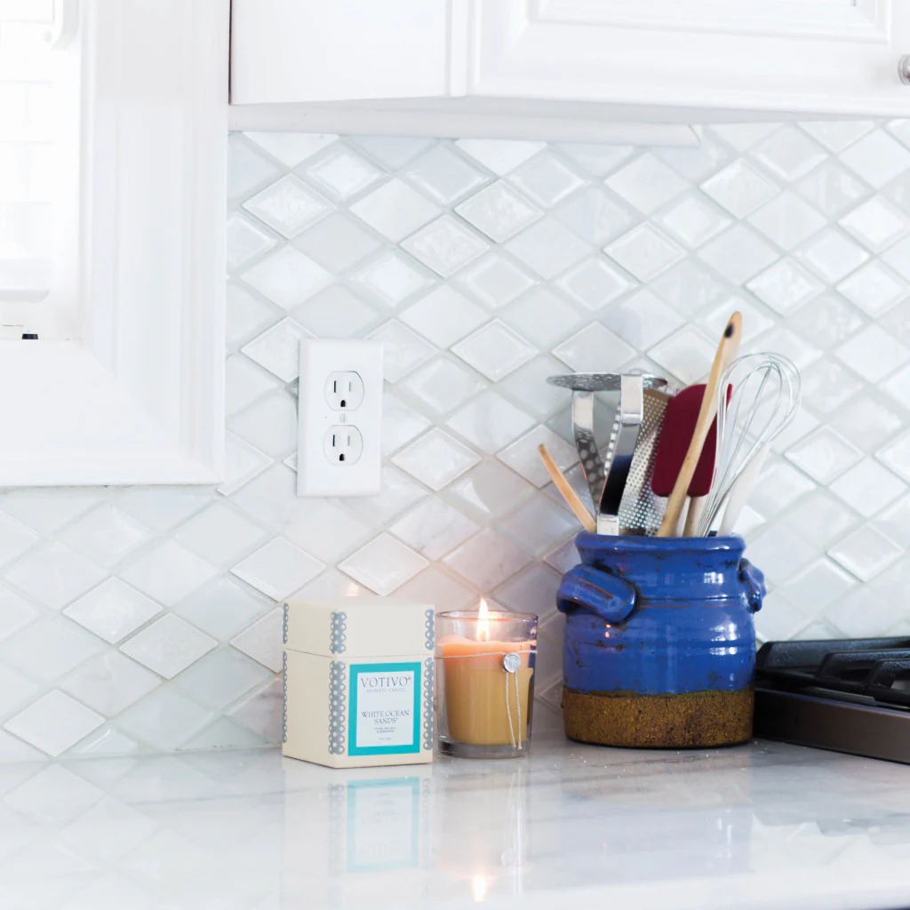 White Ocean Sands 6.8 oz. Aromatic Candle