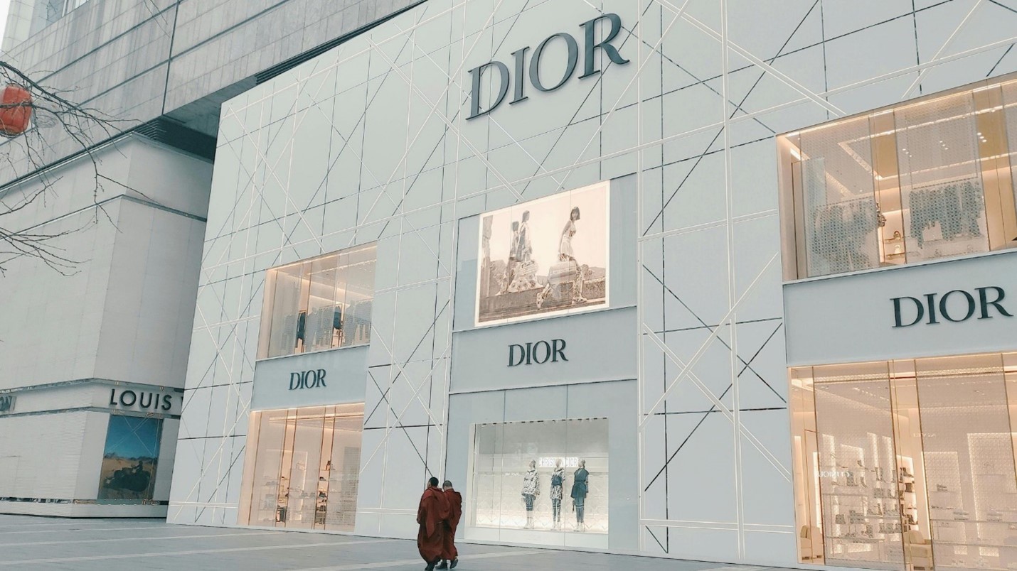 Dior outlet view from outside