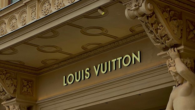 Louis Vuitton view of outlet from outside