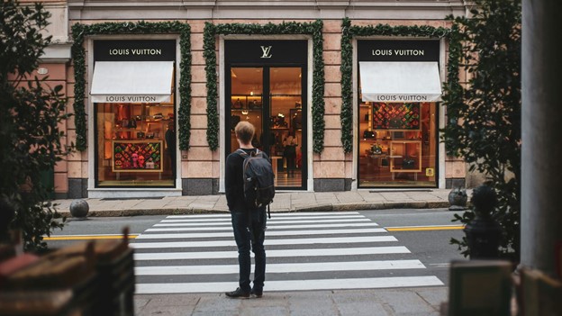 Louis Vuitton outlet view from outside