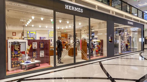 Hermes Outlet Side view in shopping mall