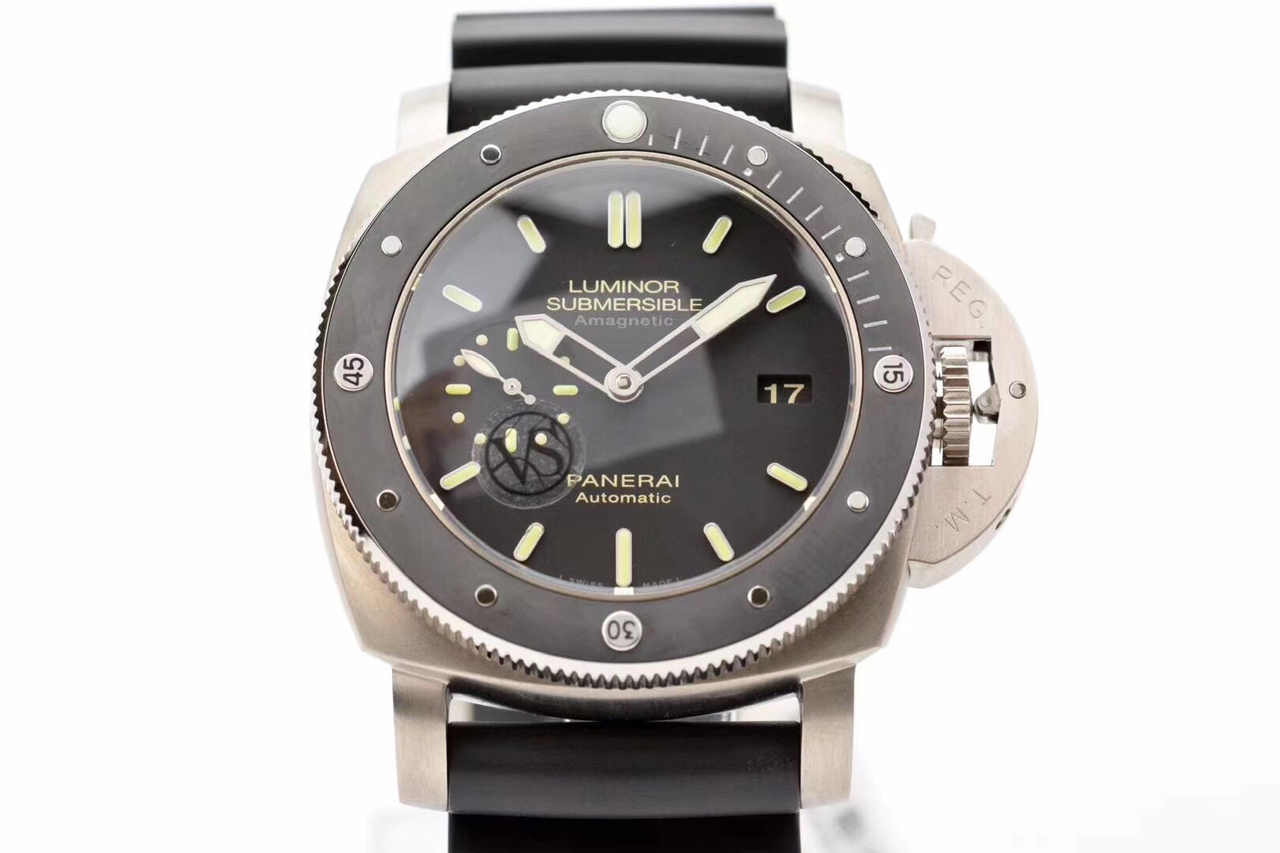 Luminor Submersible 1950 Amagnetic 3 Days Automatic Titanium with Black Dial and Black Rubber Strap (47mm)