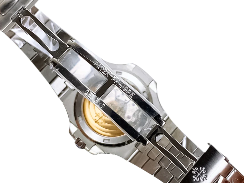 Nautilus Stainless Steel with Green Dial (40mm)