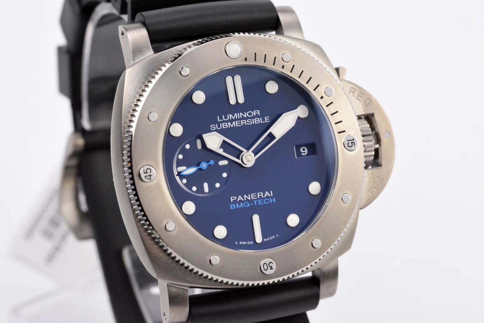 Luminor Submersible 47 3 Days Automatic BMG-Tech, Titanium Case with Blue Sunburst dial and black strap (47mm)