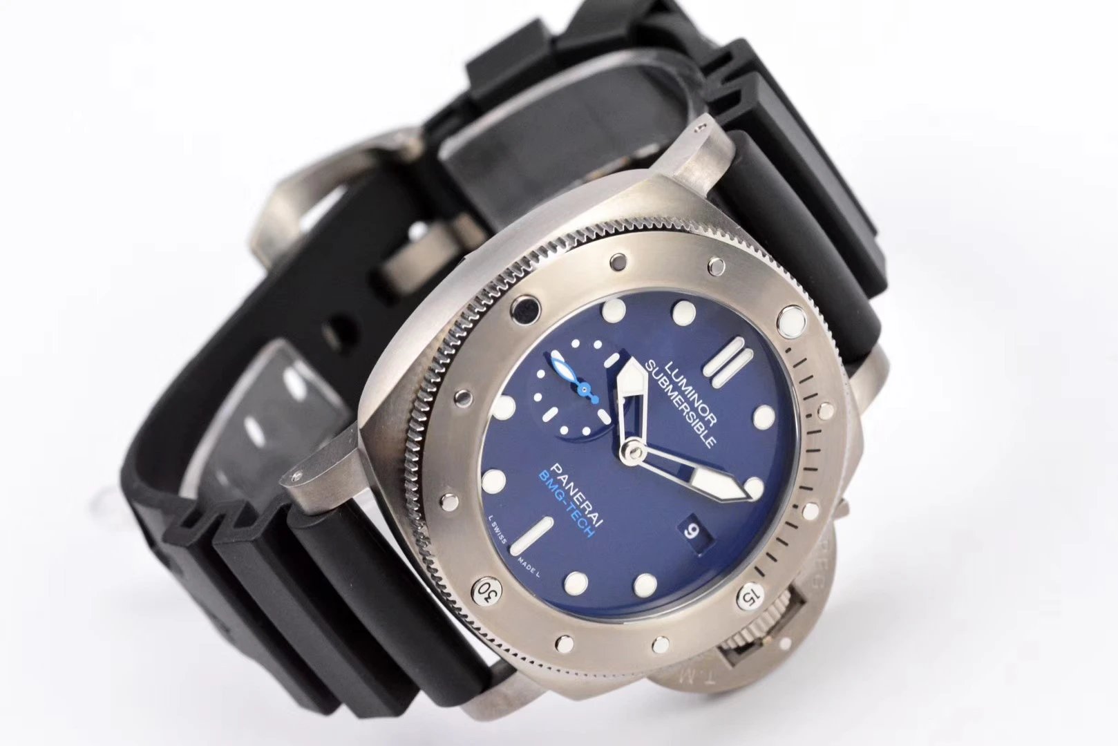 Luminor Submersible 47 3 Days Automatic BMG-Tech, Titanium Case with Blue Sunburst dial and black strap (47mm)