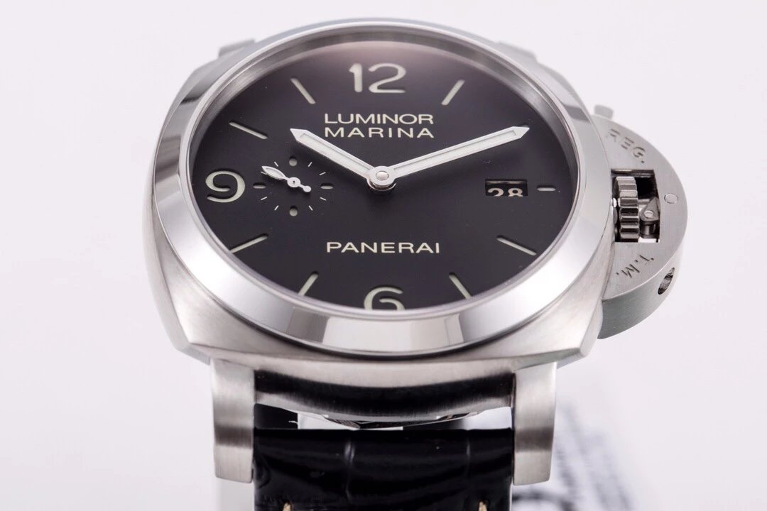Luminor 1950 3 Days Automatic Stainless Steel with Black Dial and Black Leather Strap (44mm)