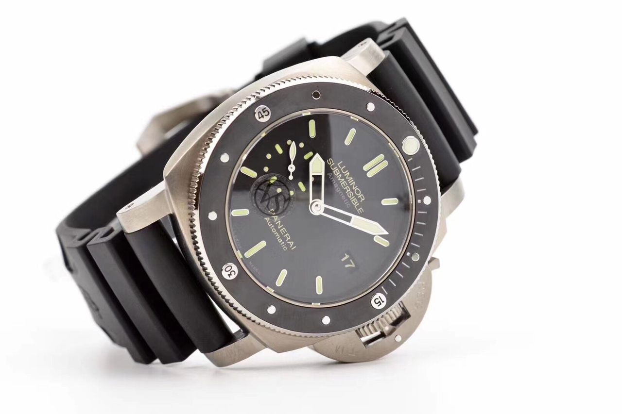 Luminor Submersible 1950 Amagnetic 3 Days Automatic Titanium with Black Dial and Black Rubber Strap (47mm)