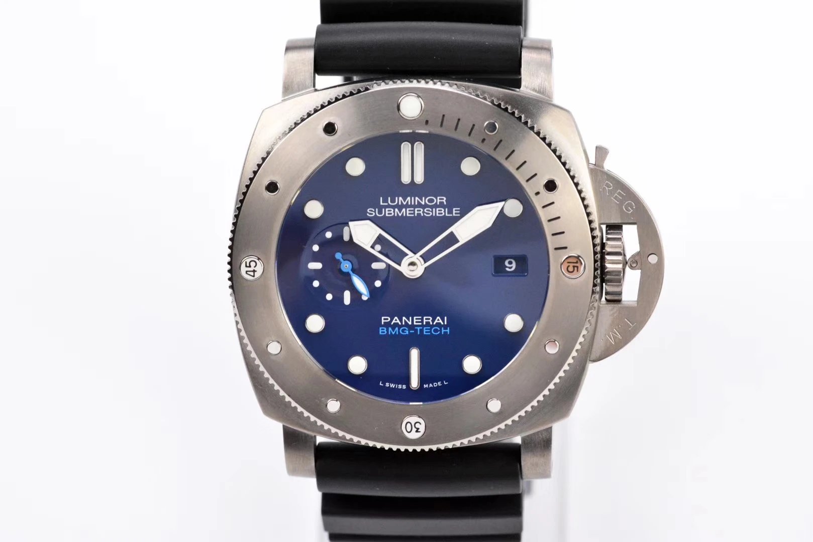 Luminor Submersible 47 3 Days Automatic BMG-Tech, Titanium Case with Blue Sunburst dial and black strap (47mm)